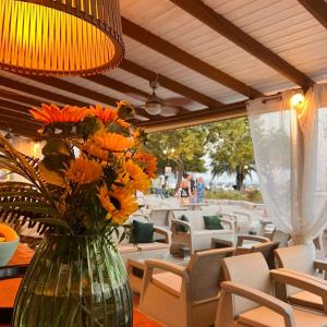 Ruang duduk di Bamboo rooms