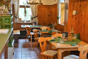 Reštaurácia alebo iné gastronomické zariadenie v ubytovaní Thalberghof by Taschler