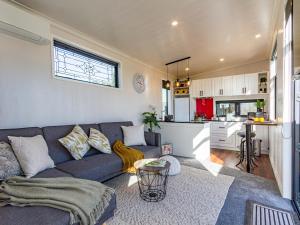 Köök või kööginurk majutusasutuses Mangateitei Views - Rangataua Tiny Home