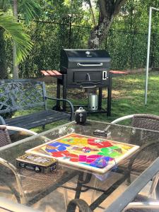 a grill sitting on a table with a glass table sidx sidx sidx at Casa Finca Jaccuzi Aire Acondicionad Wifi TV in Ricaurte