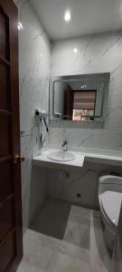 Koupelna v ubytování HERMOSO Dpto EN COMPLEJO BUGANVILLAS