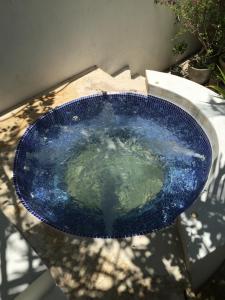 a blue bowl sitting on top of a toilet at Mi Casa en Cozumel in Cozumel