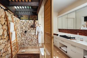 Ванная комната в Six Senses Fiji