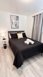 Katil atau katil-katil dalam bilik di Studio A- Travel, work and play only minutes away