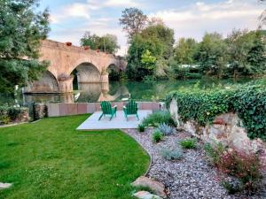 Zahrada ubytování Maison familiale près du Zoo de la Flèche avec piscine chauffée, jardin et cheminée - FR-1-410-377