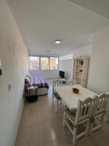 Et tv og/eller underholdning på Hermoso Departamento centro con pileta