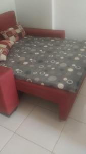 a bed in a room with a red frame at Flat em Caldas Novas no Golden Dolphin Supreme e próx Shopping Singapura com Utensílios e conforto in Caldas Novas