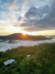 Gallery image of Luxurious Hinterland Retreat HEATED POOL Gold Coast Hinterland near Lamington National Park & O'Reilly's Canungra Valley Vineyard in Canungra