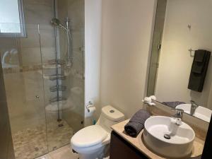 Koupelna v ubytování Welcome to Casa Del Arbol! + 16 fotografií