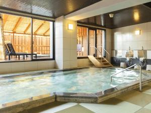Bazén v ubytování Ooedo Onsen Monogatari Shima Saichoraku nebo v jeho okolí