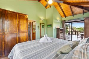 En eller flere senge i et værelse på Balu Retreat Center + 158 billeder