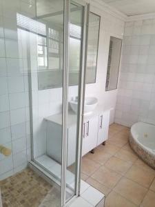 Vannituba majutusasutuses Wampex Guest House In East London