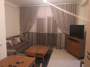 TV a/nebo společenská místnost v ubytování Apartment with pool in Sousse