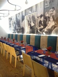 Un restaurante o sitio para comer en Hostal Bezana