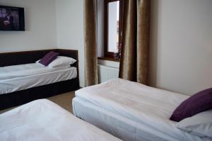 Letto o letti in una camera di Hotel U Kvapilů