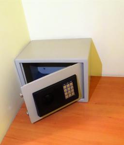 a microwave oven sitting on top of a wooden floor at Hotel UTHGRA de las Luces in Buenos Aires