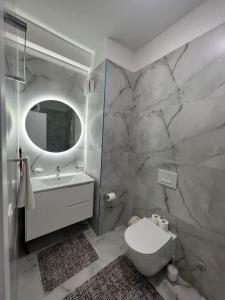 Ένα μπάνιο στο Univers City House