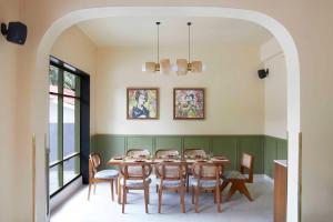 Posezení v ubytování Radha House Siolim A Boutique Hotel