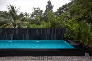 Bazén v ubytování Radha House Siolim A Boutique Hotel nebo v jeho okolí