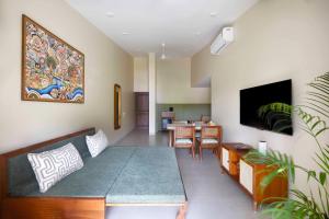 TV a/nebo společenská místnost v ubytování Radha House Siolim A Boutique Hotel
