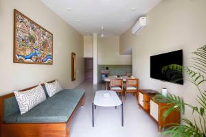 TV a/nebo společenská místnost v ubytování Radha House Siolim A Boutique Hotel