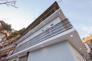 a white facade of a building at Mystic Hills Retreat in Shimla