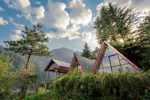 Nespecifikovaný výhled na hory nebo výhled na hory při pohledu z prázdninového domu