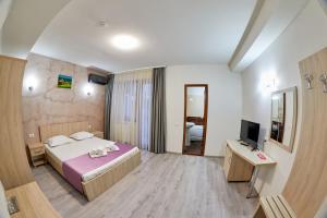 TV a/nebo společenská místnost v ubytování Hotel Coralis
