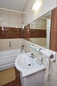 Koupelna v ubytování Hotel Coralis