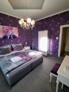 Postel nebo postele na pokoji v ubytování Elza Apartman
