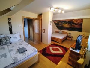 Postel nebo postele na pokoji v ubytování Elza Apartman