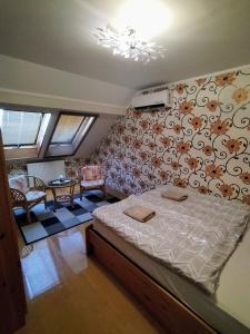 Postel nebo postele na pokoji v ubytování Elza Apartman