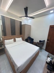 Kaspar Suites客房内的一张或多张床位