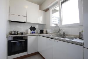 Η κουζίνα ή μικρή κουζίνα στο Lugano View 2 bedrooms 2 bathrooms private parking