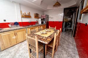 Kuchyň nebo kuchyňský kout v ubytování Tigmi Ossmon Hostel