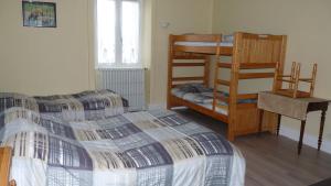 En eller flere senge i et værelse på Le Castel Médicis