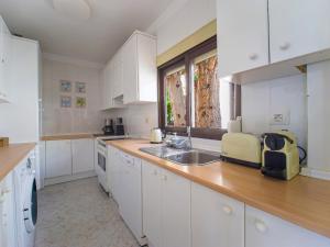 Η κουζίνα ή μικρή κουζίνα στο Villa GUACIMARA