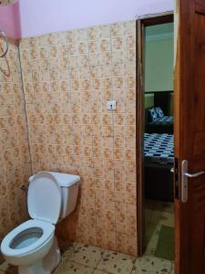 ロメにあるHôtel Renaissanceのバスルーム(トイレ付)、ベッドルーム(ベッド付) +25枚の写真