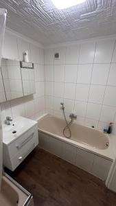 Koupelna v ubytování Helfant Luxembourg Standard Double Room 7