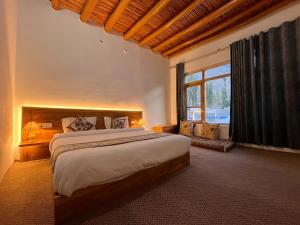 Posteľ alebo postele v izbe v ubytovaní TRAVELLER NEST