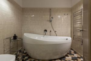 Koupelna v ubytování Classic 1-bedroom apartment in Old Town Riga + 7 fotografií