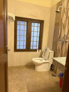 Koupelna v ubytování Hotel Shuman, Boudha