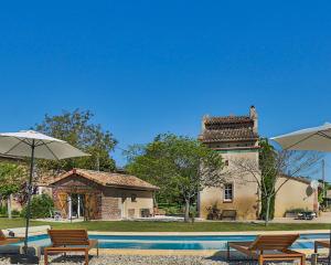 Piscina de la sau aproape de Le Clos du Pīgeonnier - Gîte de charme