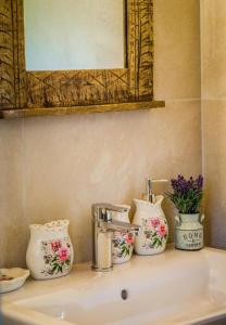 A bathroom at Borda Fuertes