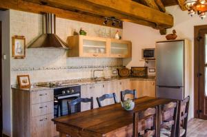 A kitchen or kitchenette at Borda Fuertes