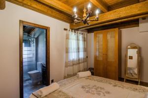 A bed or beds in a room at Borda Fuertes