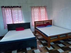 Postel nebo postele na pokoji v ubytování Arnava Stays