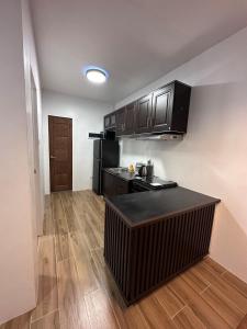 Η κουζίνα ή μικρή κουζίνα στο House in a secured subdivision