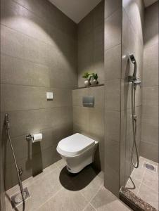 Koupelna v ubytování Stargazing Residences Gurgaon, AIPL Joystreet