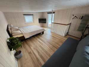 Postel nebo postele na pokoji v ubytování Kadaksalu with sauna hinnas